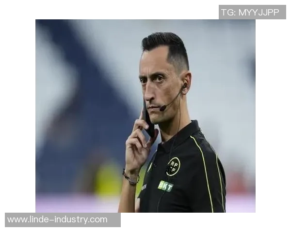 西班牙足球协会推行新政策：西甲联赛试行VAR技术，裁判委员会进行调整