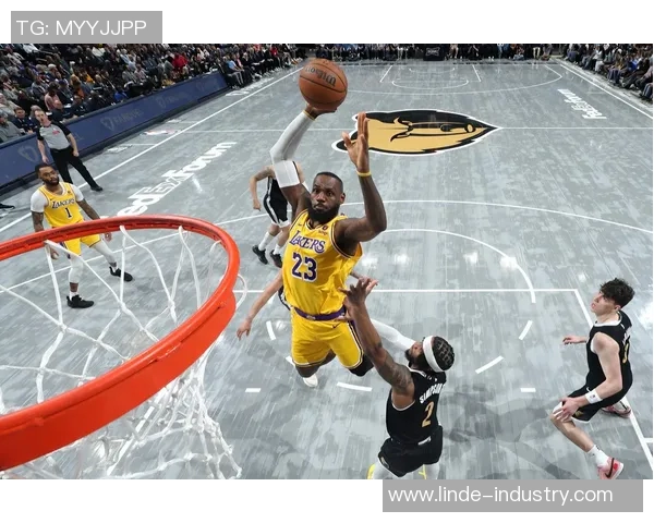 湖人险胜爵士，詹姆斯完美发挥砍下31分