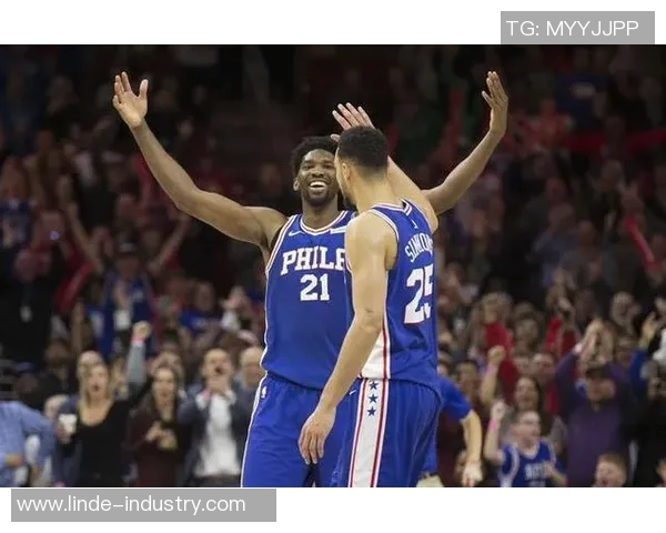 火箭队员西蒙斯表现出色,成为球队关键先发阵容的一员