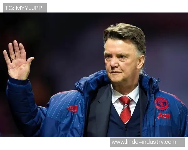 范加尔公开反击批评,坚称自己在曼联做出了贡献